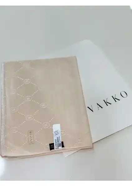 Vakko Şal: Zarif ve Çok Yönlü Kadın Şalı, Lüks Tasarım ve Konfor Sunar