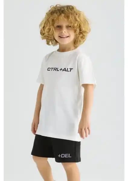 Zepkids Erkek Çocuk Beyaz Şort Takımı: Konfor ve Şıklık Sunan Yazlık Tasarım