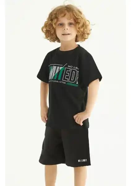Zepkids Erkek Çocuk Siyah Bisiklet Yaka Baskılı Şort Takımı - Konfor ve Şıklık Bir Arada