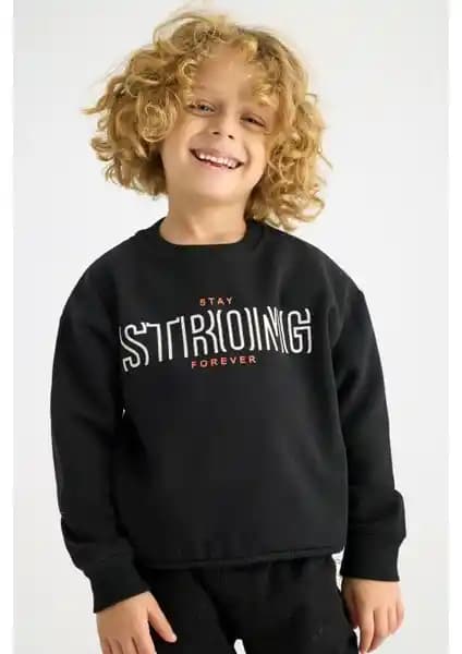 Zepkids Erkek Çocuk Strong Baskılı Sweatshirt: Şık ve Rahat Günlük Giyim Tercihi