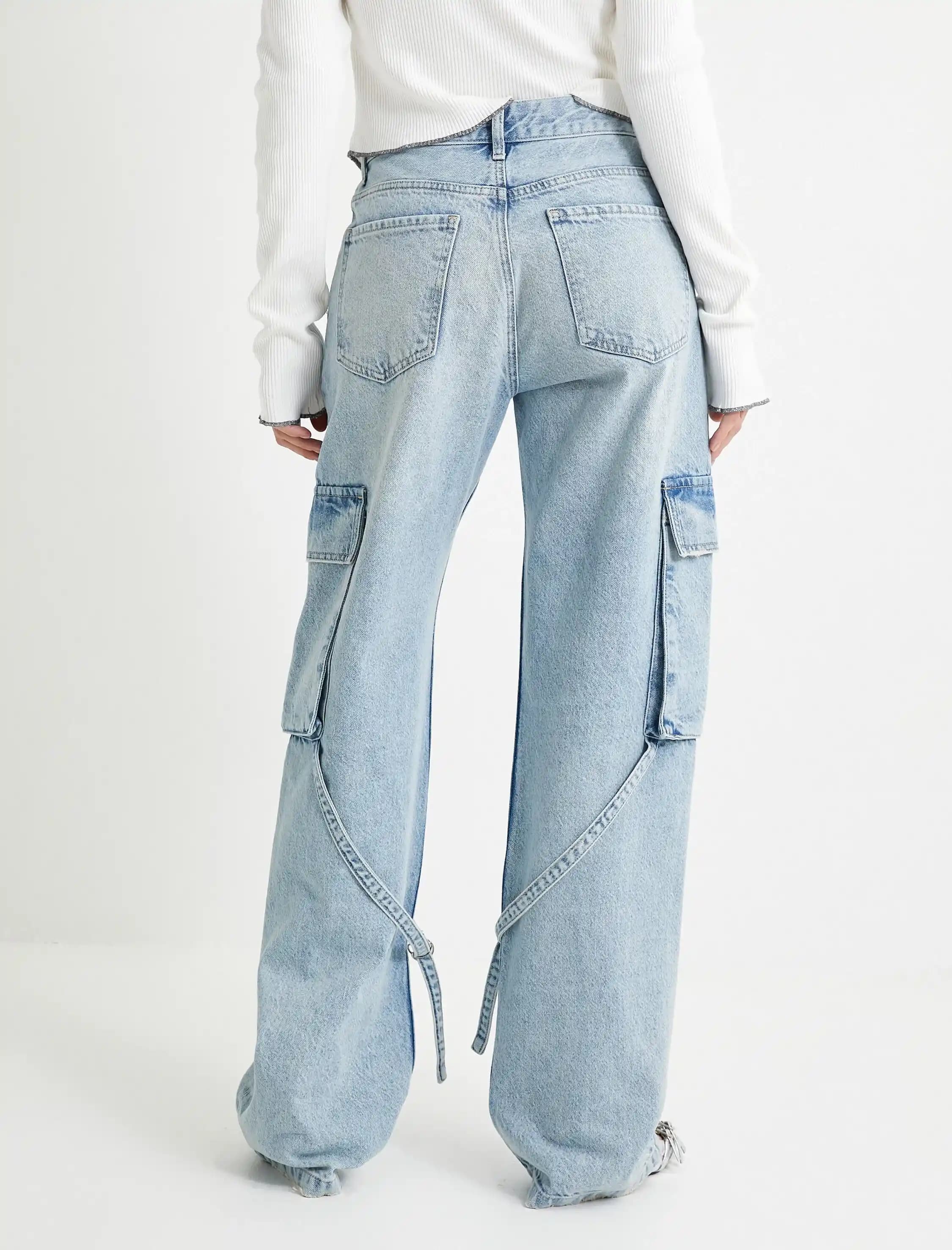 Gerçek Düz Paça Kot Pantolonlar: Kesim Özellikleri, Modeller ve Seçim Kriterleri