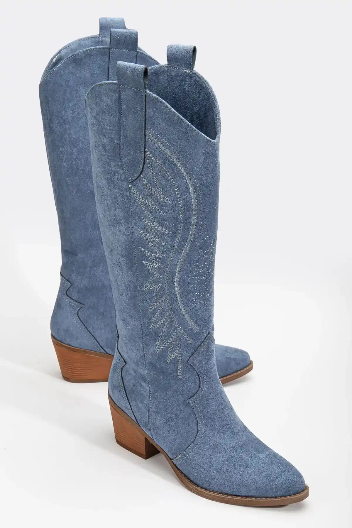 Kovboy Çizmeleriyle Stil Oluşturmanın İpuçları ve Kaçınılması Gereken Kombinler