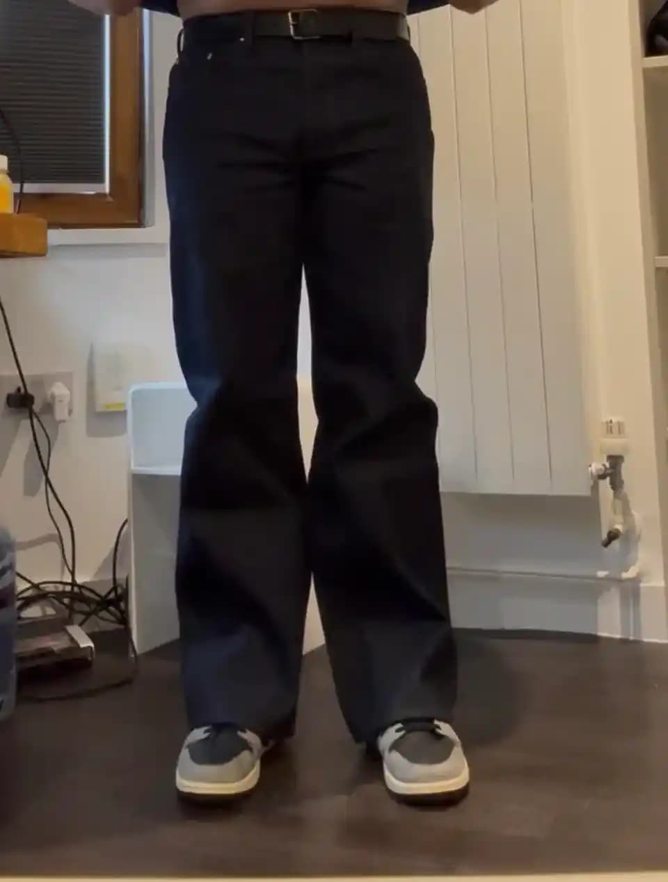 Raw Denim Pantolonlarda Geniş Kesim ve Fit Seçiminin Vücut Tipine Etkileri