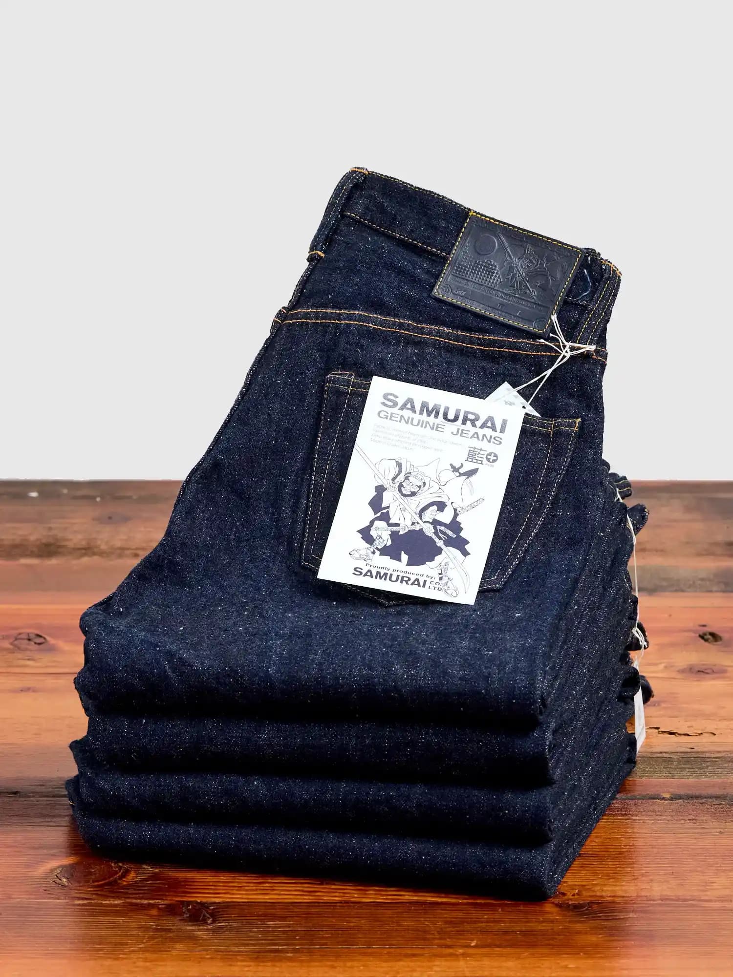Samurai S211AX AI-BENKEI 18oz Selvedge Denim Pantolon: Dayanıklılık ve Konforun Buluşması