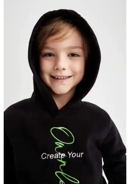 DeFacto Erkek Çocuk Kapüşonlu Polar Sweatshirt Y8921A622CW: Sıcak ve Şık Kış Giyim Seçeneği