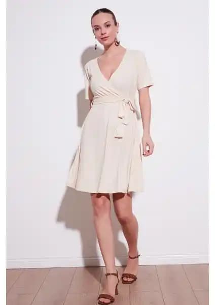 Lela Kruvaze Yaka Fitilli Elbise Kadınlar İçin Şık ve Rahat Günlük Elbise Seçenekleri