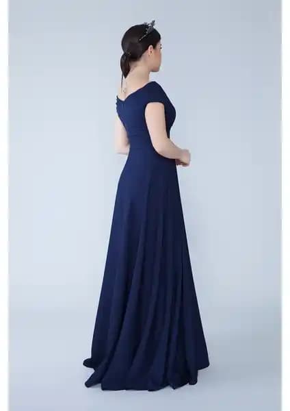 No48 Kayık Yaka Kruvaze Maxi Boy Abiye Elbise Şıklık ve Konfor Sunan Modern Tasarım