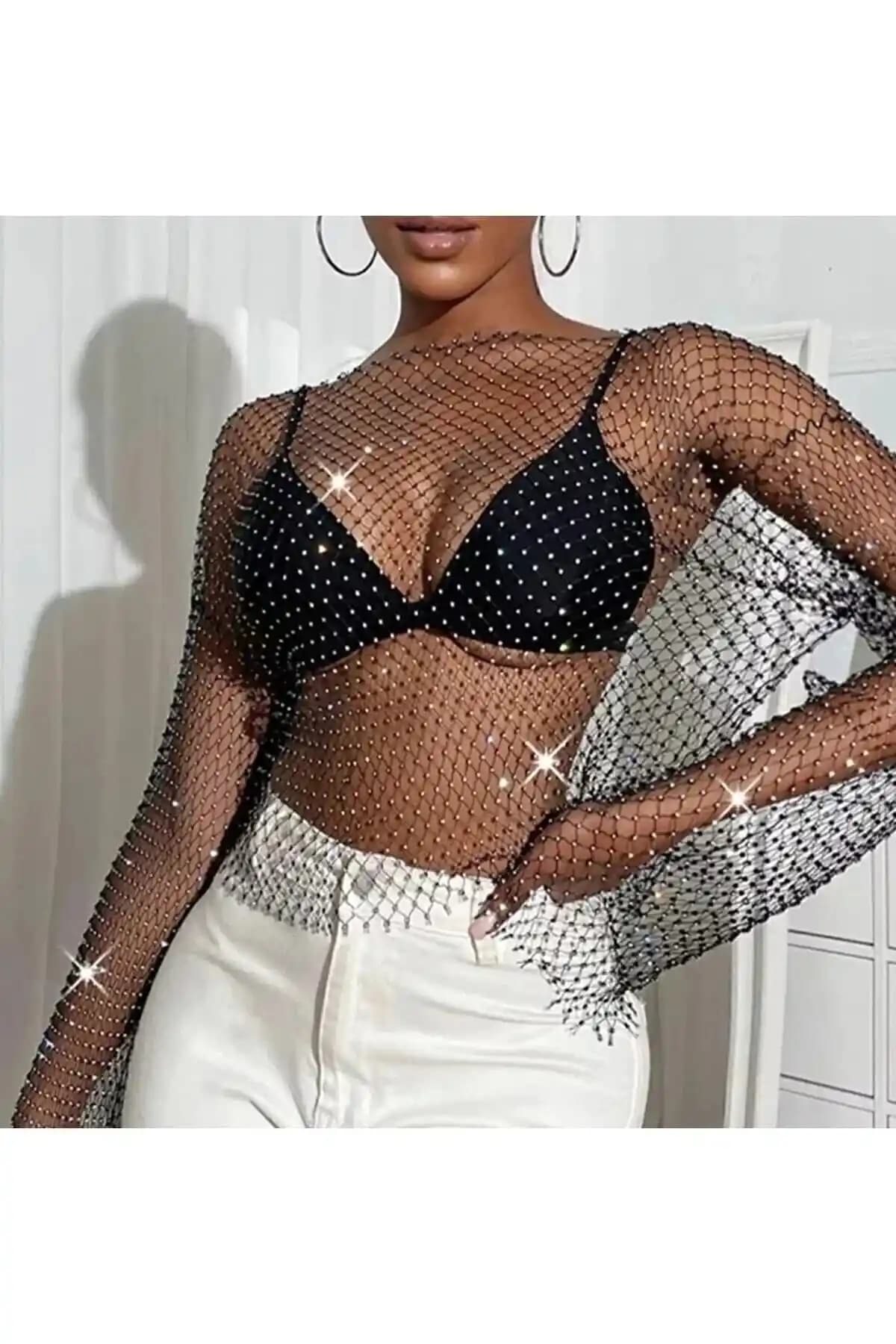 SKAY Kristal Taşlı File Crop Bluz: Şıklık ve Konforu Bir Arada Sunan Modern Tasarım