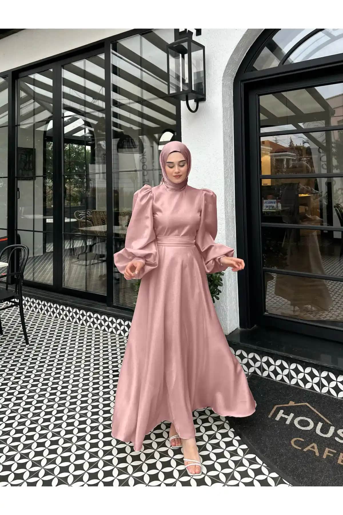 By Atelier Pudra Hazel Tesettür Abiye: Şıklık ve Konfor Sunan Zarif Gece Elbisesi