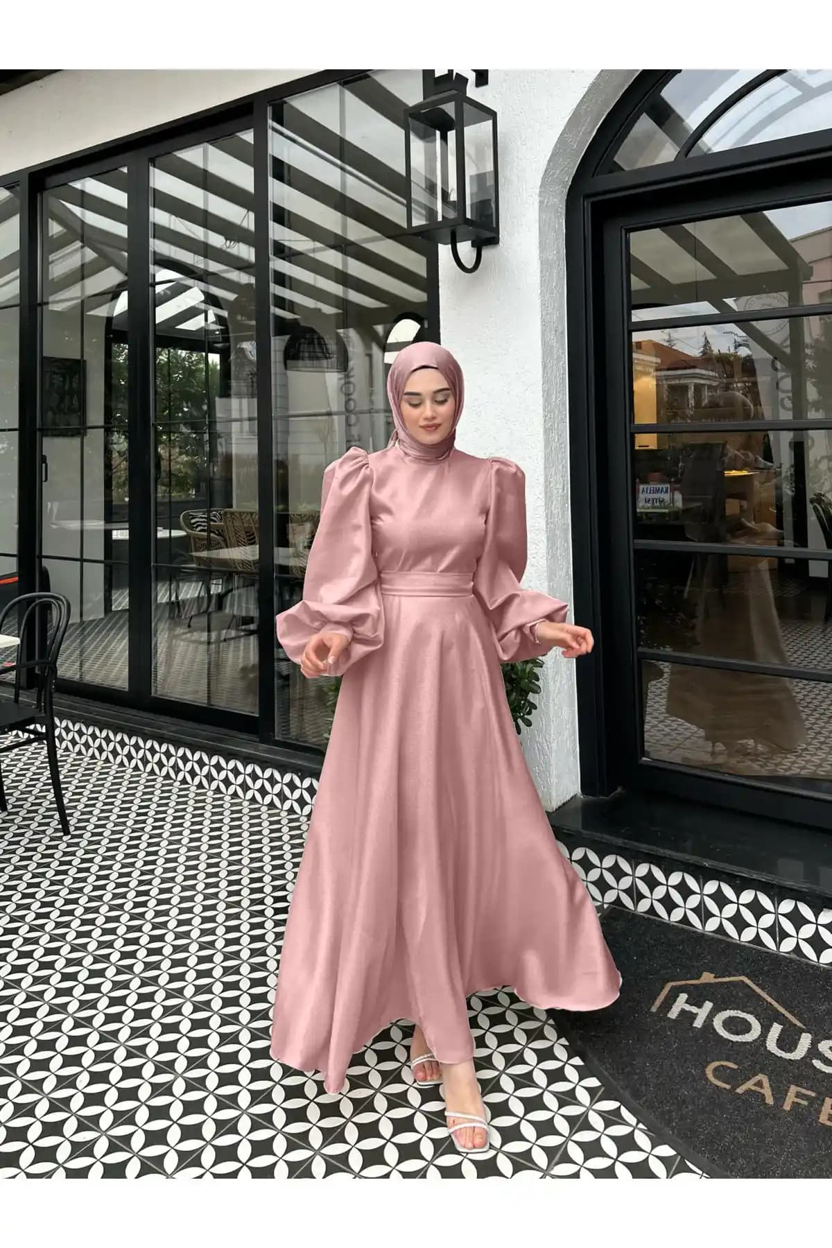 By Atelier Pudra Hazel Tesettür Abiye: Şıklık ve Konfor Sunan Zarif Gece Elbisesi