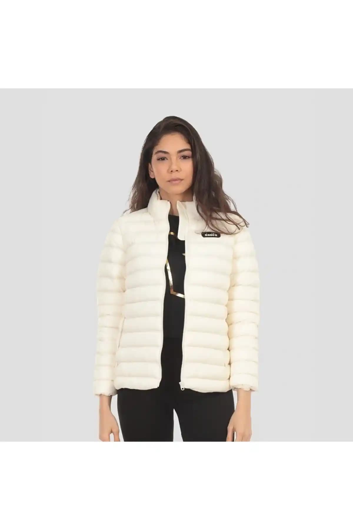 Diadora Padded Lightweight W Kadın Montu: Hafif ve Şık Günlük Dış Giyim Seçeneği