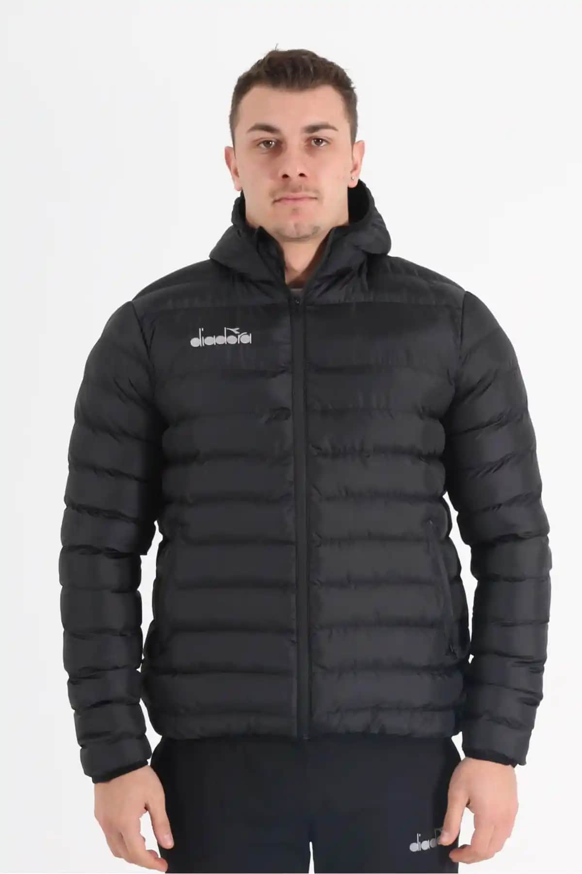 Diadora Ravello Siyah Mont: Şık ve Fonksiyonel Günlük Spor Dış Giyim Ürünü