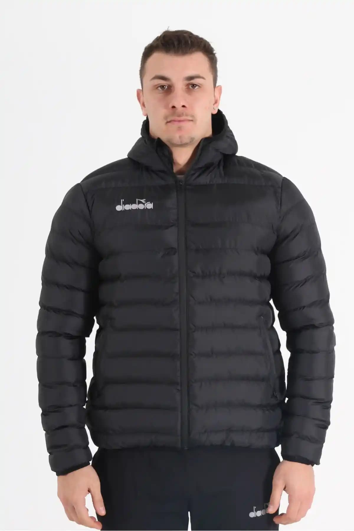 Diadora Ravello Siyah Mont: Şık ve Fonksiyonel Günlük Spor Dış Giyim Ürünü