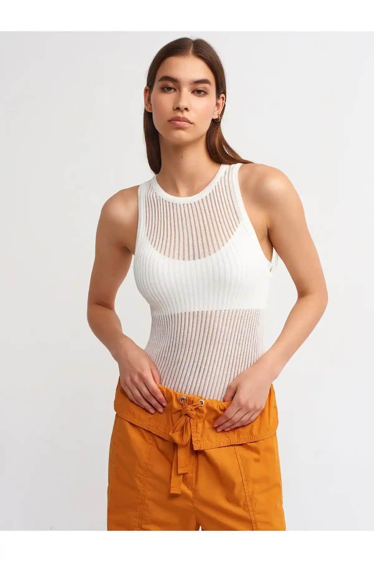 Dilvin 10410 Bisiklet Yaka Triko Atlet: Şıklık ve Konfor Sunan Modern İç Giyim Parçası