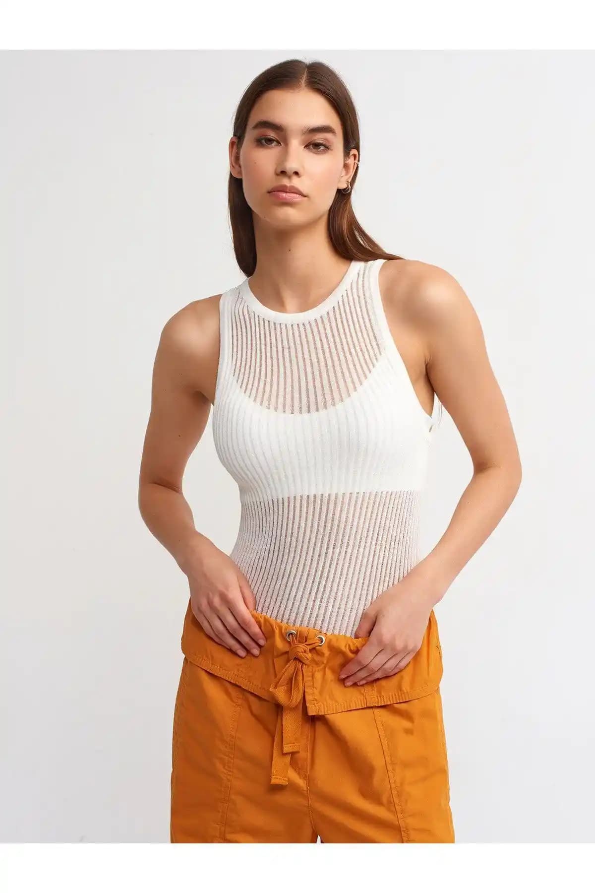 Dilvin 10410 Bisiklet Yaka Triko Atlet: Şıklık ve Konfor Sunan Modern İç Giyim Parçası