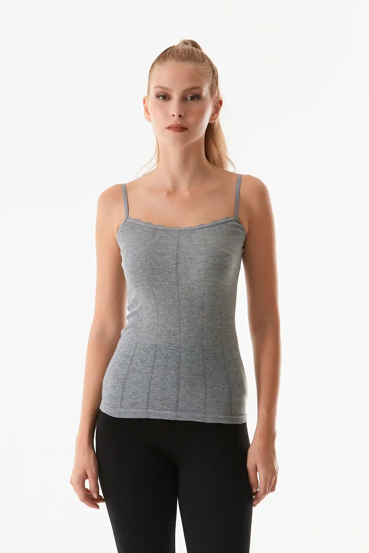 Fullamoda Dantelli Askılı Atlet: Şık ve Rahat Günlük Spor ve Günlük Kullanım Parçası