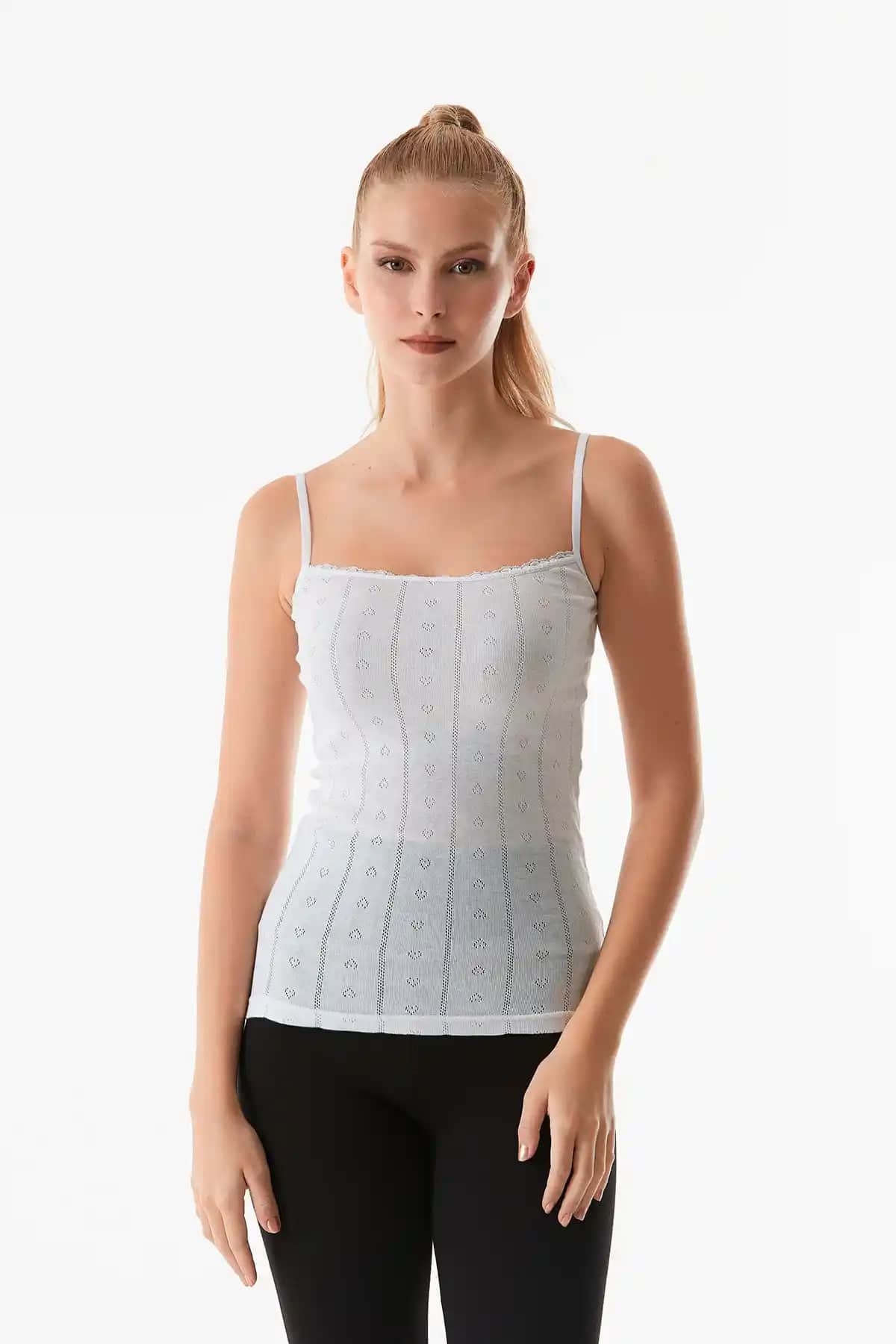 Fullamoda Dantelli Askılı Atlet: Şıklık ve Konforu Bir Arada Sunan Modern Tasarım