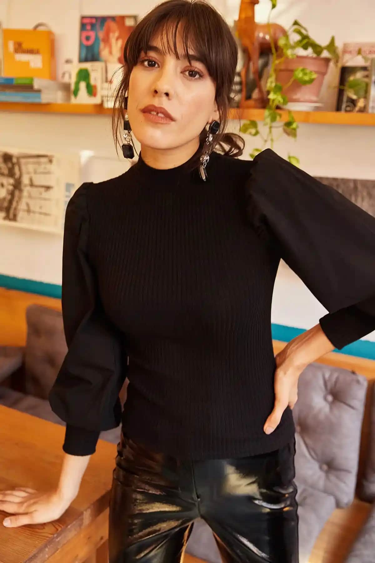 Olalook Kadın Siyah Balon Kol Bluz Modern Tasarım ve Konfor Sunar