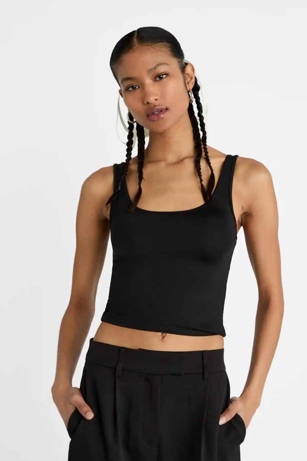 Stradivarius Poliamid T-shirt: Modern Tasarım ve Yüksek Kaliteyle Günlük Şıklık