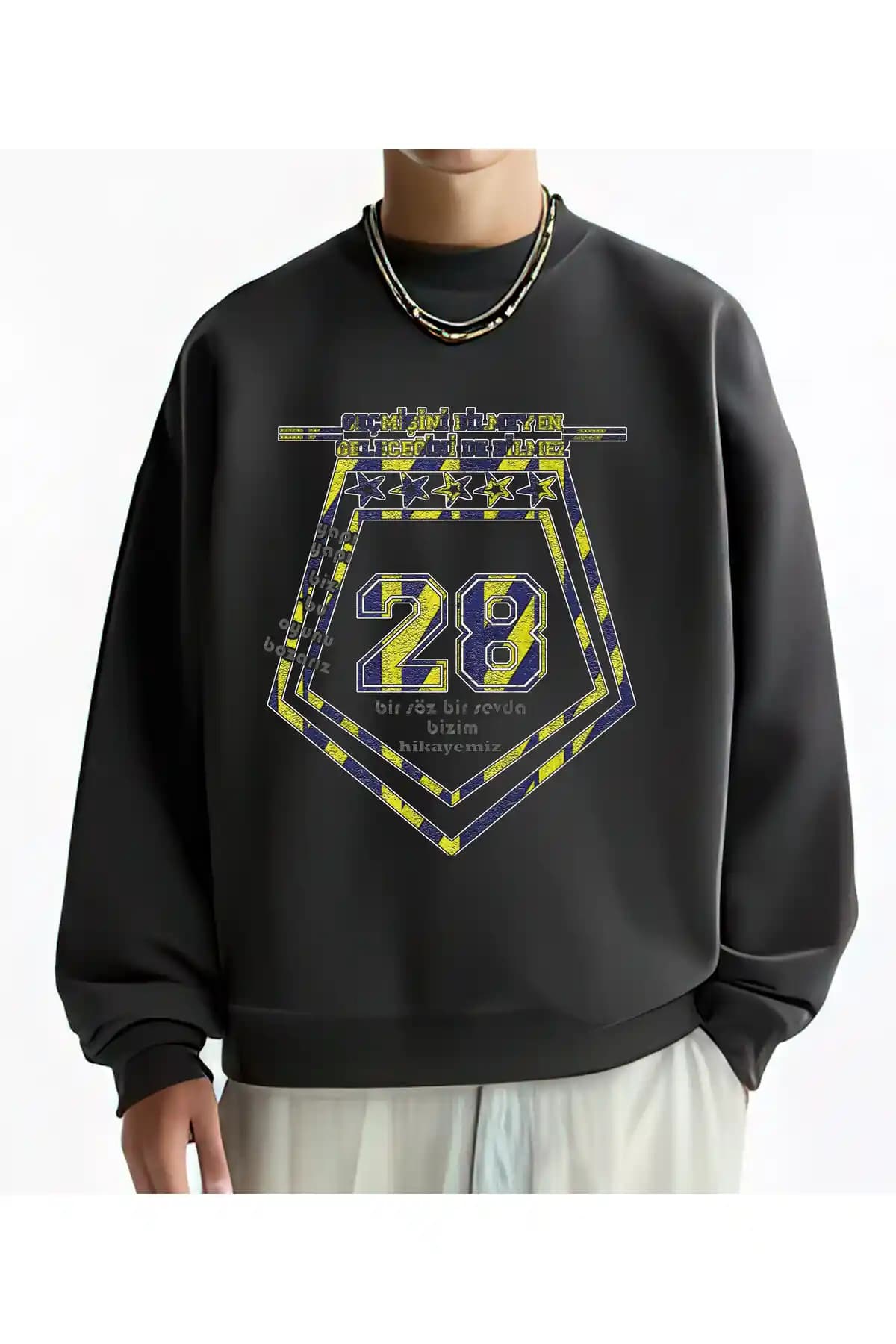 Tarzsokak genç ve modern baskılı tişörtleriyle günlük şıklık ve rahatlık sunar