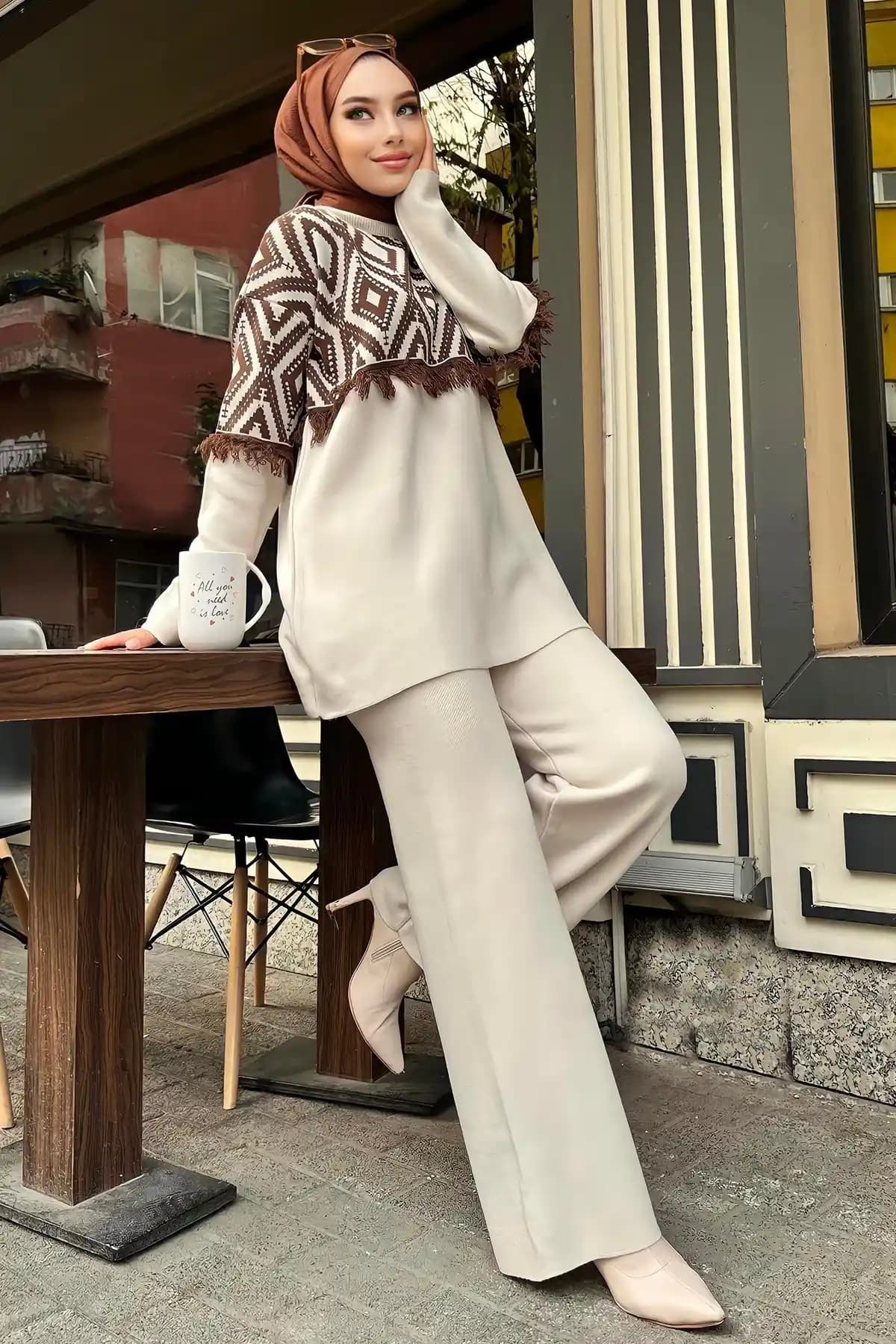 TOFİSA Kadın Tesettür Bisiklet Yaka Desenli Triko Takım ve Bol Paça Pantolon