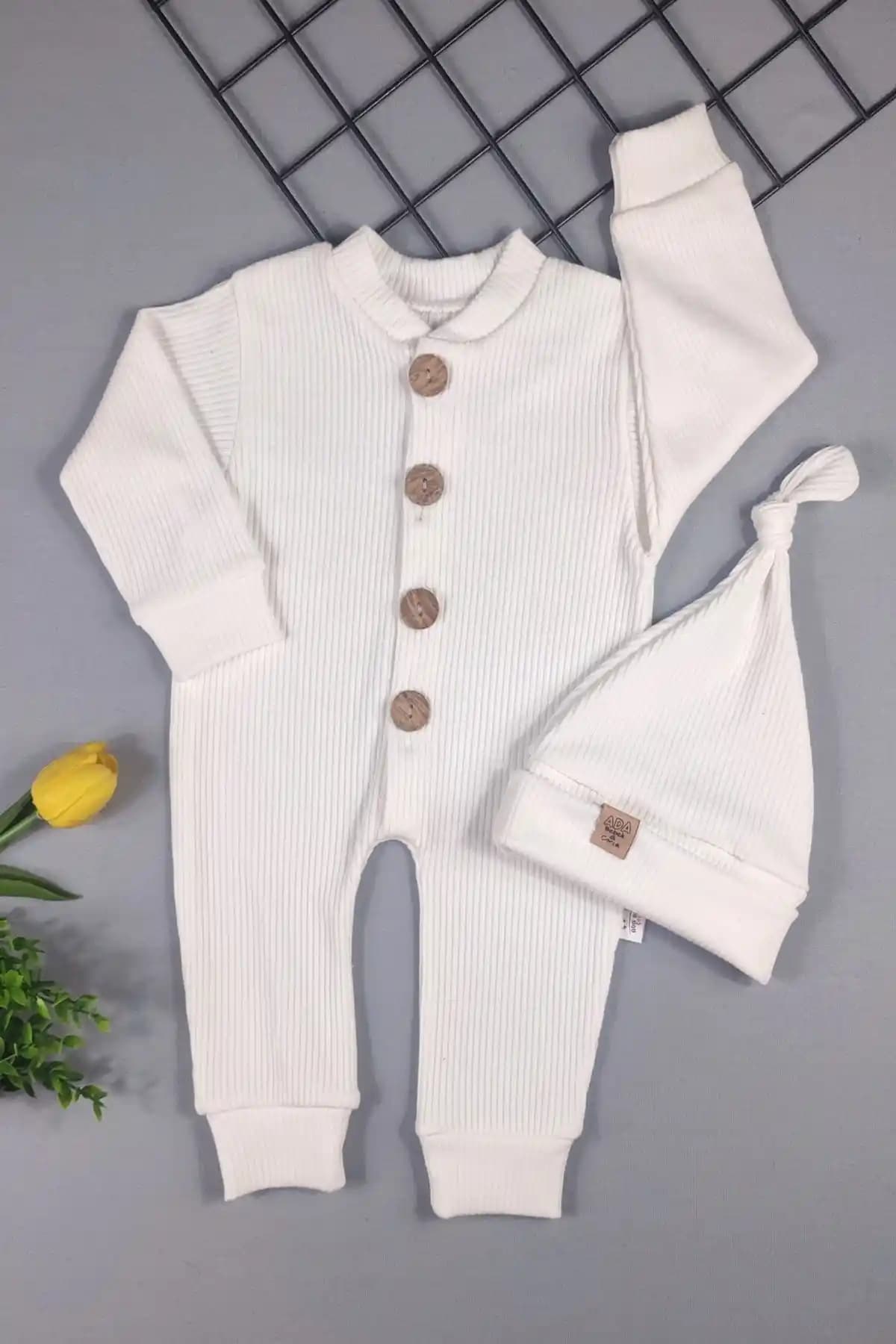 ADABEBEK %100 Pamuk Ahşap Düğmeli Fitilli Şapkalı Bebek Tulumu Konforu