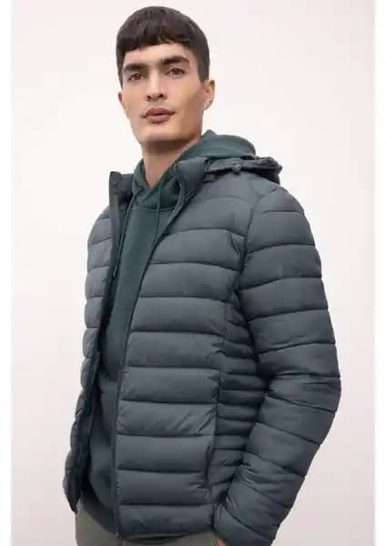 DeFacto Su İtici Slim Fit Dar Kesim Kapüşonlu Fermuarlı Şişme Mont Özellikleri