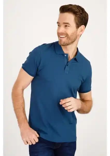 İGS Modern Fit Polo Yaka T-shirt: Şıklık ve Konforu Bir Arada Sunan %100 Pamuk Tasarım