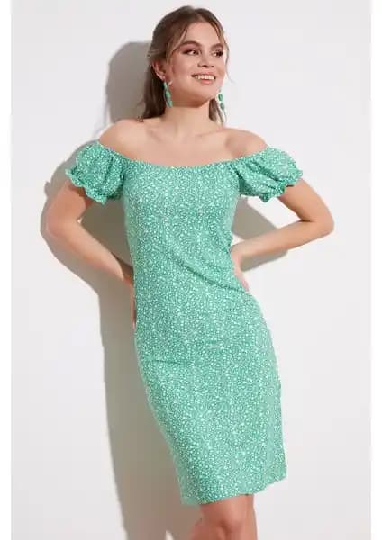 Lela Çiçekli Carmen Yaka Mini Elbise: Şıklık ve Rahatlığı Bir Arada Sunar