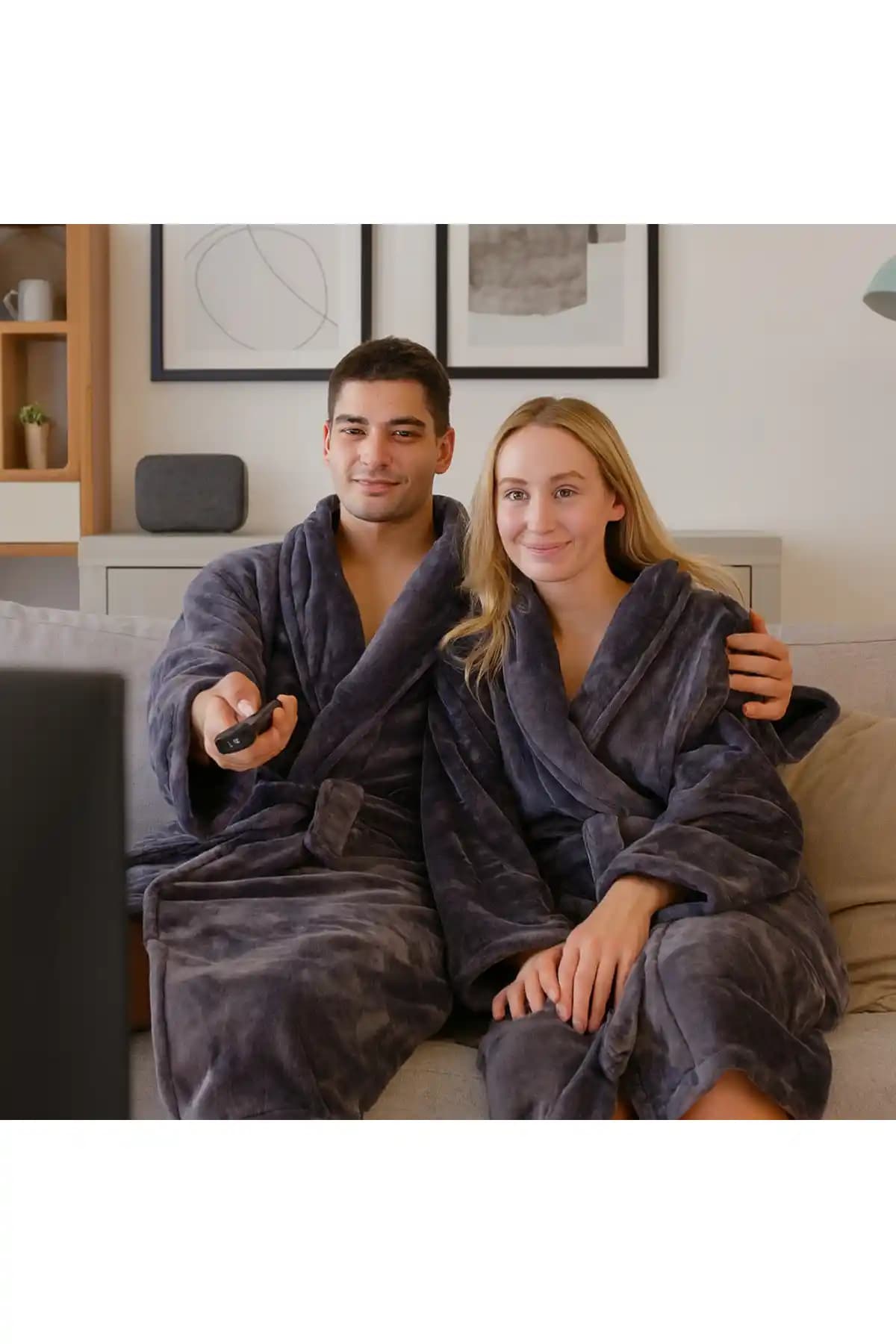 Lucy and Home Yumuşak Dokulu Polar Sabahlık: Konforlu ve Şık Ev Giyimi Seçeneği