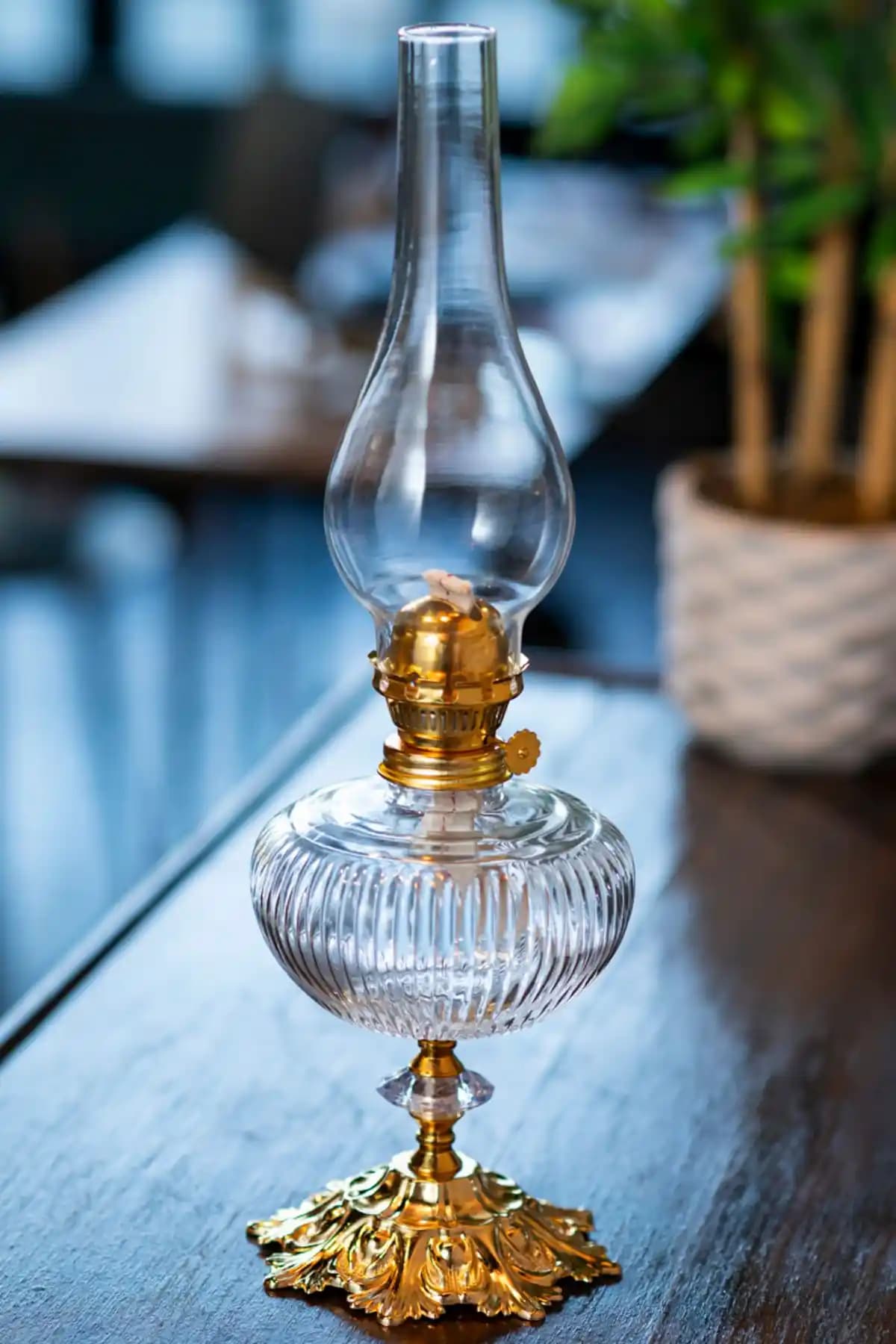 Özlevent Çizgili Ayaklı Gaz Lambası No 14: Şık ve Fonksiyonel Nostaljik Aydınlatma Çözümü