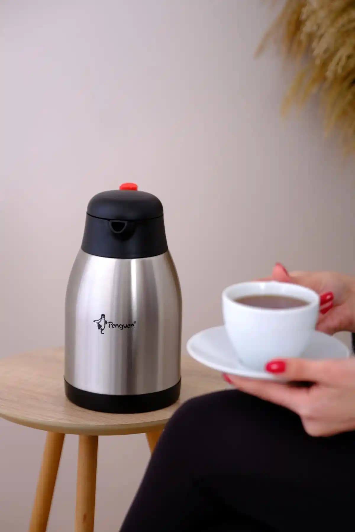 Penguen 2 Litre Paslanmaz Çelik Çay Termosu: Günlük Kullanım İçin Güvenilir ve Dayanıklı